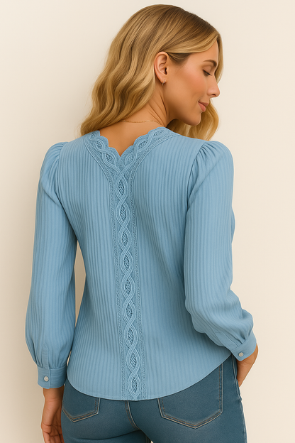 https://cdn.shopify.com/s/files/1/0953/0563/0016/files/20250922_0002_Blusa_Azul_Elegante_remix_01k5qnt87gfn09cfha90hxw6vn_1.png?v=1758510335